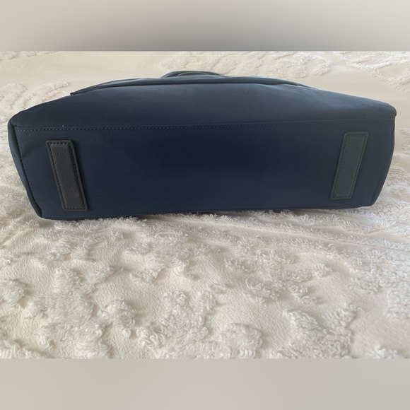 NWT TUMI Medium Tote Valletta: Navy Nylon, Leather Handles, Zip Close, Name Tag - Picture 7 of 16